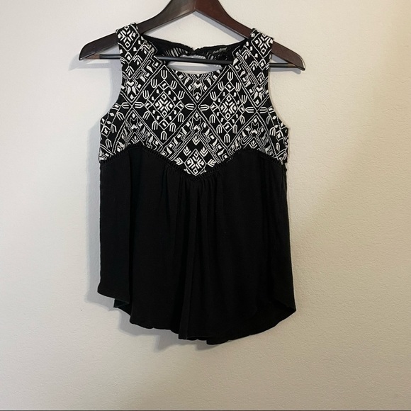 Lucky Brand Black Boho Sleeveless Flowy Tank Top White Decorative Embroidery - Picture 6 of 6
